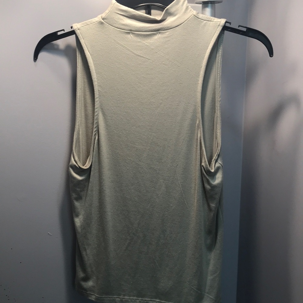 Top - Picture 2 of 2